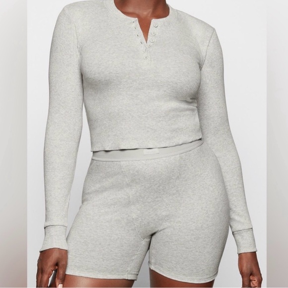 SKIMS Tops - SKIMS Cotton rib long Sleeve Crop Henley